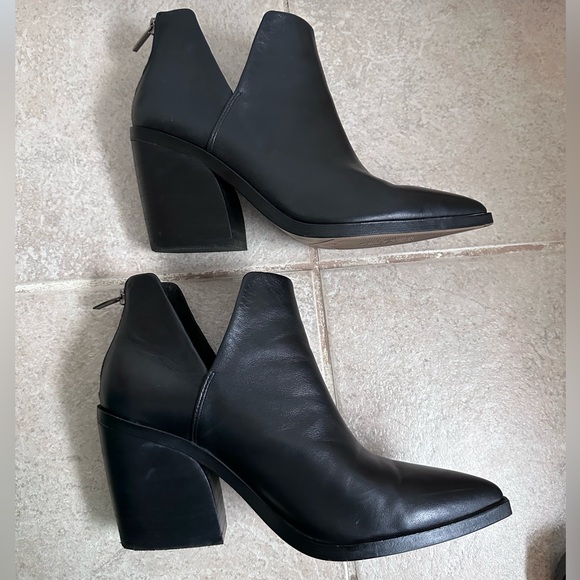 Vince Camuto GIGIETTA Pointy-Toe Heel Booties Black Size 11M 11 genuine Leather - Picture 6 of 7